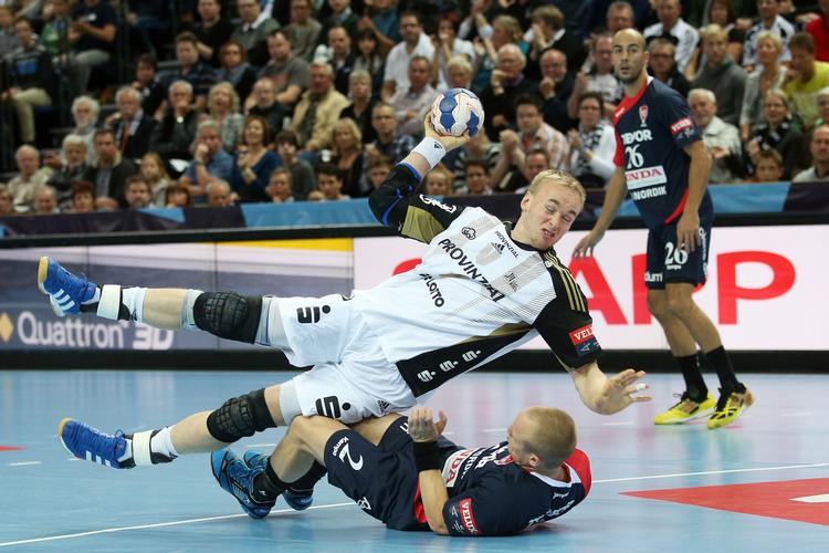 DANSKERMØDE. KIF's svensker Lukas Andersen og Kiels dansker Rene Toft Hansen i duel. 
