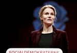 Kongres. Helle Thorning-Schmidt sætter den tidligere forsvarsminister på plads, efter han har rettet kanonen mod forsvarets top. 