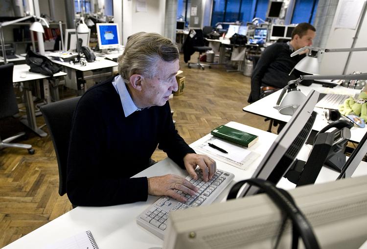 Erindring. Søren Krarup slår sig løs foran computeren. Dagens signatur hylder lige netop Krarups evne til at huske. 