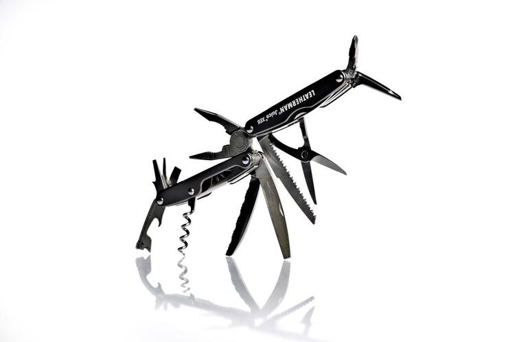 Hyperanvendelig. Der kan foldes et hav af funktioner ud af det multifunktionelle værktøj. 