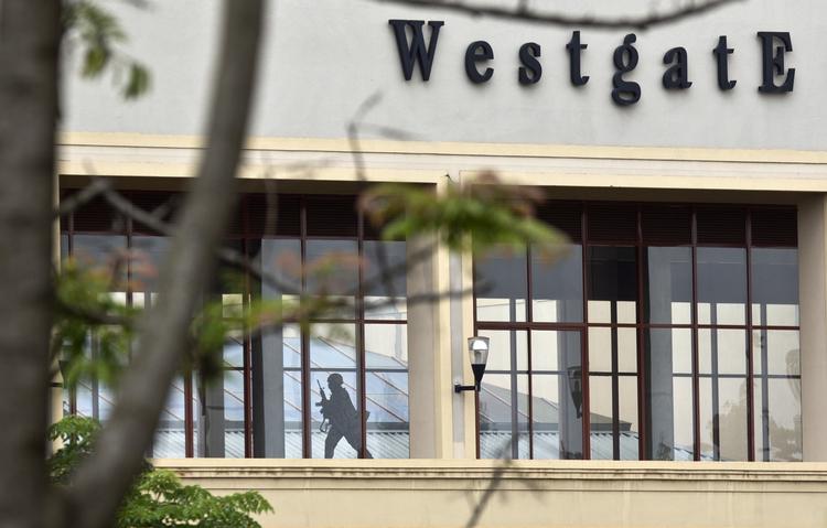 Westgate. Sikkerhedstyrker eftersøger indkøbscentret Westgate, der blev angrebet af folk med tilknytning til gruppen al-Shabaab. 