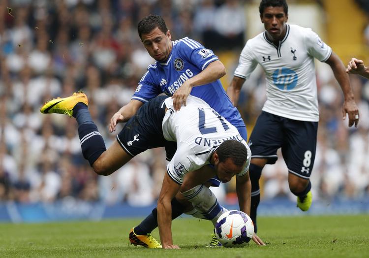 Frispark. I denne situation var der ikke noget at rafle om: Eden Hazard nedlagde Andros Townsend med ufine metoder. 