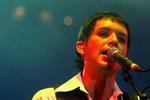 Ufarligt. Brian Molko kan stadig charmere, men det redder ikke det trætte helhedsindtryk. 