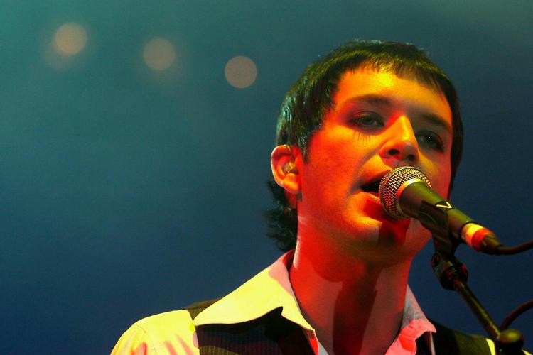 Ufarligt. Brian Molko kan stadig charmere, men det redder ikke det trætte helhedsindtryk. 