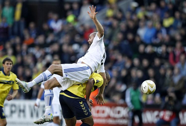Nedtur. Olof Mellberg og FCK'erne var langt fra overbevisende i optakten til Real-kampen: FCK tabte lørdag 3-2 i Brøndby. 