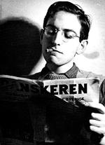 Far. 21-årige Benjamin Blüdnikow med Danskeren under sit ophold i Sverige. Billedet er konstrueret i 'emanciperet' stil -faren røg ikke. 