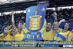 TIFO. 1964 var udskiftet med B.I.F., da tilskuerne hilste Brøndbyspllerne velkommen på banen med en tifo i lørdags. 