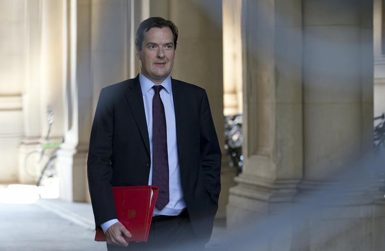 Arbejde. Den britiske finansminister, George Osborne, siger, at regeringen vil gennemføre en plan om, at langtidsledige i 30 timer om ugen skal lave arbejde som at samle skrald eller lave mad til gamle. De kan også arbejde inden for velgørenhed i 30 timer. 