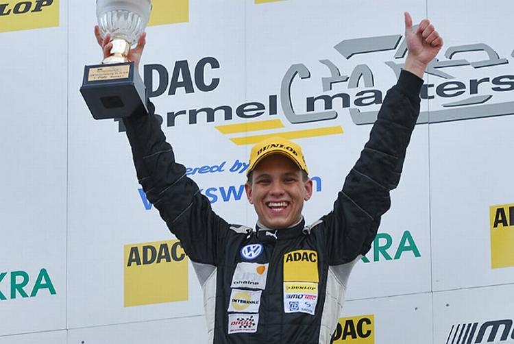 TESTER. En tur i en Formel 1-racer var en vild oplevelse for Marco Sørensen. 