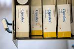 etik. Big Pharma har sneget sig ind overalt: Industrien har således for længst undergravet den uafhængige forskning i lægemidler. 