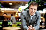 Fødevarer. McDonald, Lagkagehuset og nu Sunset Boulevard er de foreløbigt vigtigste milepæle i Kristian Scheef Madsens karriere. 