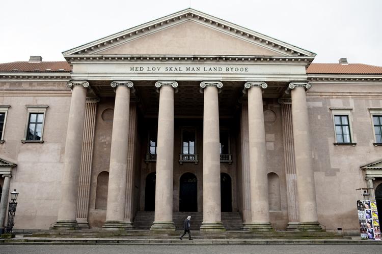 domme. Domstolsstyrelsen bebudede i 2007, at den ville oprette en samlet offentlig internetdatabase over alle danske domme. Men siden er intet sket. 