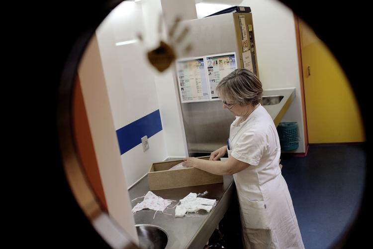 Abortlov. Det er i dag 40 år siden, at abortloven trådte i kræft. På Herlev Hospital kremerer man i dag abortfostre i en lille kiste. 