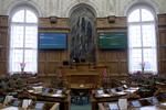 folketinget. Folketingsårets første møde begyndte præcis kl. 12 - anført af det medlem, som har siddet længst tid i Folketinget, Bertel Haarder (V), som har været medlem af Folketinget i over 33 år. 