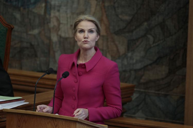 Åbning. Statsminister Helle Thorning-Schmidt (S) holder sin åbningstale på Folketings talerstol. 