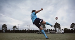 træfsikkert. Alessandro Del Piero skyder efter et kørende mål i reklamevideoen for sæsonstarten på den australske A-League. 