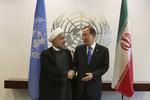 Charmeoffensiv. Irans parlament bakker op om præsidenten Hassan Rouhanis diplomatiske åbning mod Vesten. Her mødes han med FN-generalsekretær Ban Ki-moon i sidste måned. 