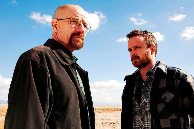 Succes. Bryan Cranston (tv) spiller den kræftramte kemilærer, Walter White, der begynder at producere og sælge metamfetamin, for sikre sin familie. 