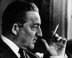 Dobbelt. Buster Larsen var folkeeje, men hans arbejdsiver havde konsekvenser for familien. 