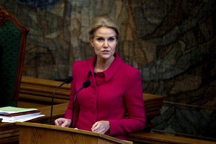 Ceremoni. For tredje gang holdt Helle Thorning-Schmidt Folketingets åbningstale. 