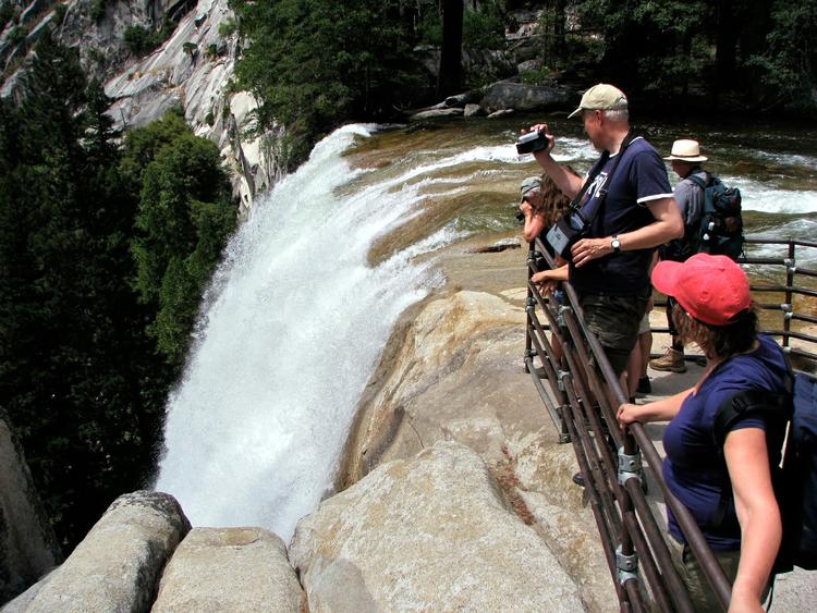 Lukket. Nyd udsigten og smut så. Yosemiteparken i USA smider tusindvis af gæster ud og afviser, dem er på vej. 