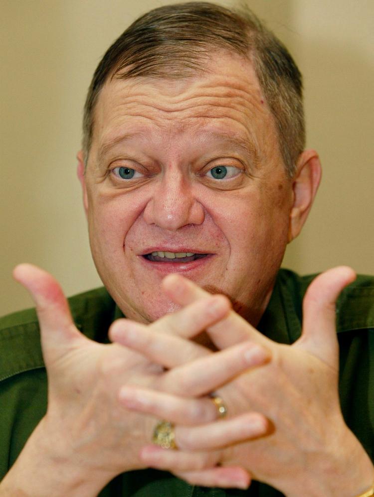 Dødsfald. Tom Clancy er død. 66 år gammel. Dødsårsag er endnu ukendt. 