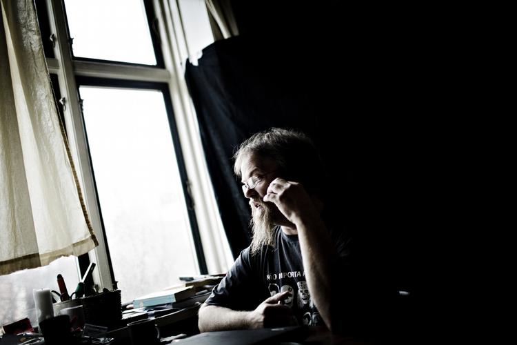 LØSGÆNGER. Kontanthjælpsmodtageren Robert Nielsen alias Dovne Robert er ved at samle de 150 underskrifter ind, som det kræver at stille op til kommunalvalget i København, hvis man ikke er medlem af et etableret parti. 