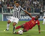 Uafgjort. Det ene af Juventus' mål blev scoret af Fabio Quagliarella, der her har Aurelien Chedjou i haserne. 