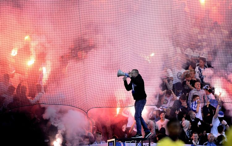 Hooligans. Lars Barsøe er familiefar og FCK-fan. Han er rystet over tilskuernes opførsel efter kampen mod Brøndby. 