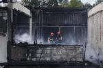 ILD. Efter en lang nats kamp med flammerne er der nu 'kun' oprydning- og efterslukningsarbejde tilbage for Vestegnens Brandvæsen. 