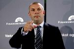 overskudsagtig. Efter de første tre kvartaler har Danmark et overskud på de offentlige finanser på en lille millard. Fortsætter udviklingen kan finansministeren notere det første plus, siden finanskrisen brød ud. 
