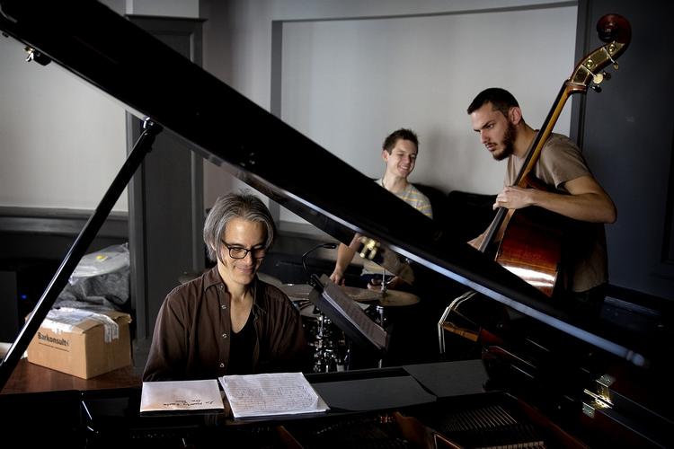 forsvar. Jazzpianisten Niels Lan Doky erkender, at mange har et problem med hans person. De er »misundelige« mener han. 