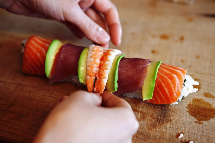 Fusion. Dondons risbolle-maskiner kastes på gaden, når de seks restauranter indlemmes i Letz Sushi-kæden. 