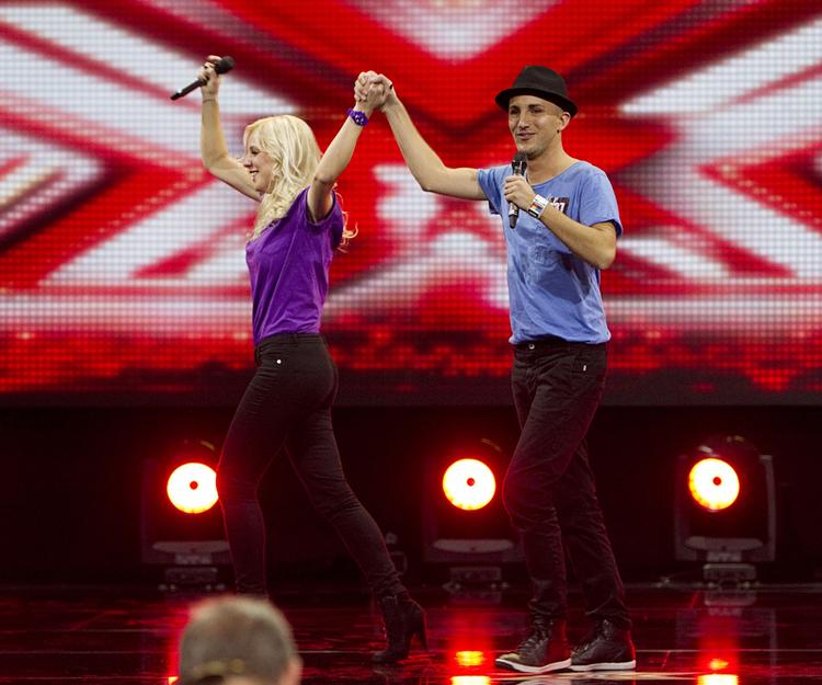 hensyn. Det danske program, X Factor, ligner det svenske talentshow 'Idol'. 