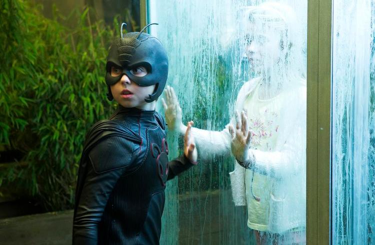 Minihelt. Oscar Dietz er et fund til rollen som Antboy, der i kraft af et myrebid pludselig får superkræfter og kan udrette heltegerninger. 