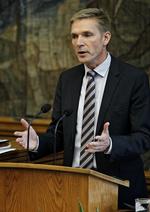Debat. »Det er tydeligt, at det mere handler om, at få sat en dolk ind et sted og klædt modstanderen af, end det handler om at blive klogere på, hvad hinanden mener«, siger Kristian Thulesen Dahl. 