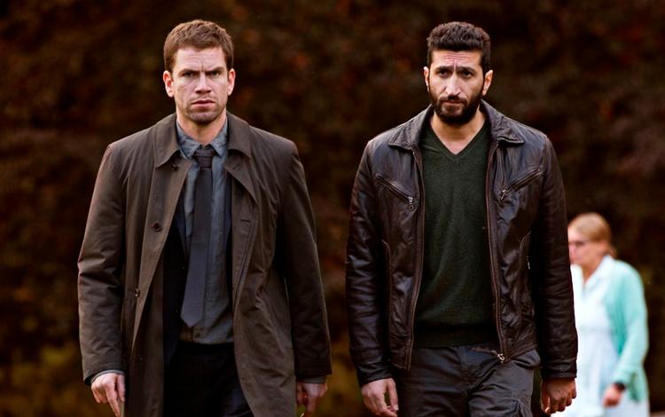 Duo. Nikolaj Lie Kaas og Fares Fares spiller rollerne som Carl Mørck og Assad så godt, at anmelderne kalder dem et fascinerende og uforglemmeligt filmpar. 