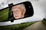 Gammeldags. At alle 70-årige kaldes til lægetjek for at få fornyet deres kørekort er en forældret regel, mener lægeforening. 