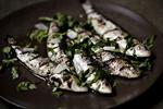 Forebyggende. Sundhedsstyrelsen anbefaler at spise fisk 200-300 g fisk om ugen. Særligt fede fisk er rige på D-vitamin. 