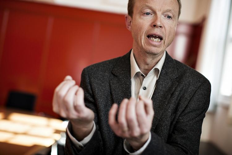 EFTERLYSNING. Formanden for grundforeningen Lars Georg Jensen efterlyser konkrete handlinger fra Københavns teknik- og miljøborgmesteren i sagen om rockerborgen på villavej. 