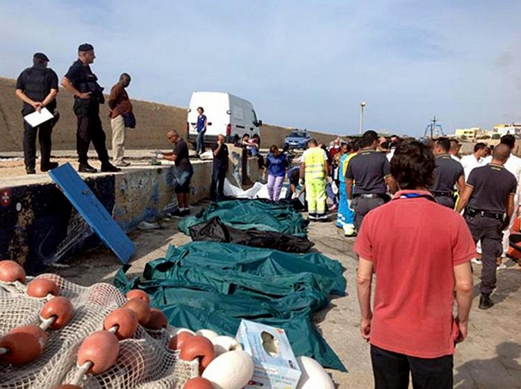 Forlis. 130 personer fundet døde efter bådkatastrofen ved den italienske ø Lampedusa i går. 150 mennesker blev reddet. 