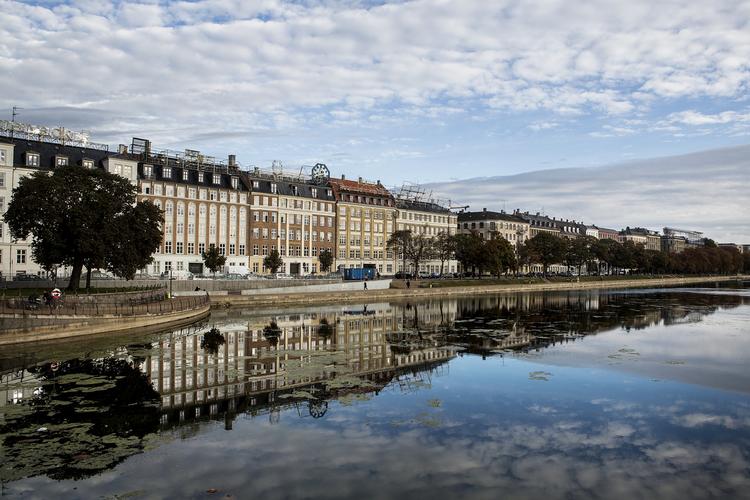 Lunt. Selv om i dag godt kan ende i en lidt våd affære, vil helhedsindtrykket af weekendens vejr overvejende være positivt, forudser DMI. Temperaturen kan komme op på 18 grader. - Foto: 