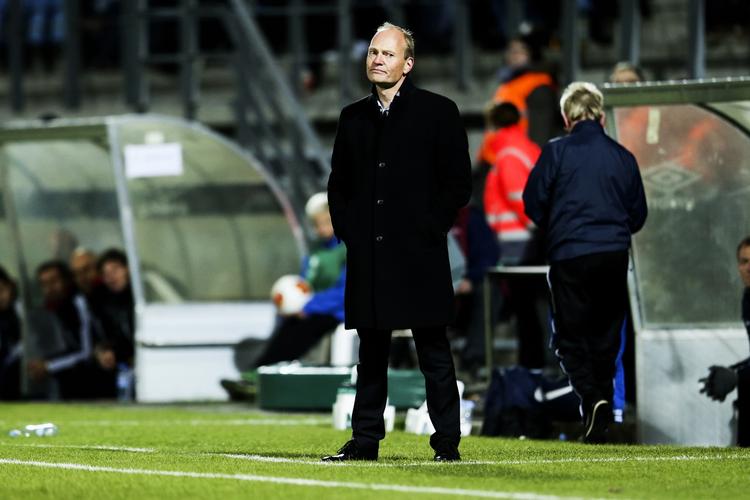 skuffet. træner Niels Frederiksen så sit Esbjerg-hold komme i menneskehænder mod RB Salzburg. 