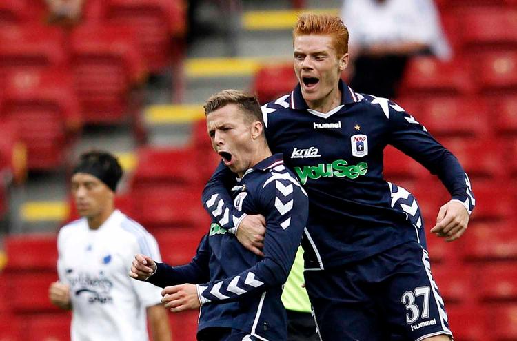 forlængelse. Mikkel Kirkeskov (th) bliver i AGF på en klontrakt frem til 2015. 