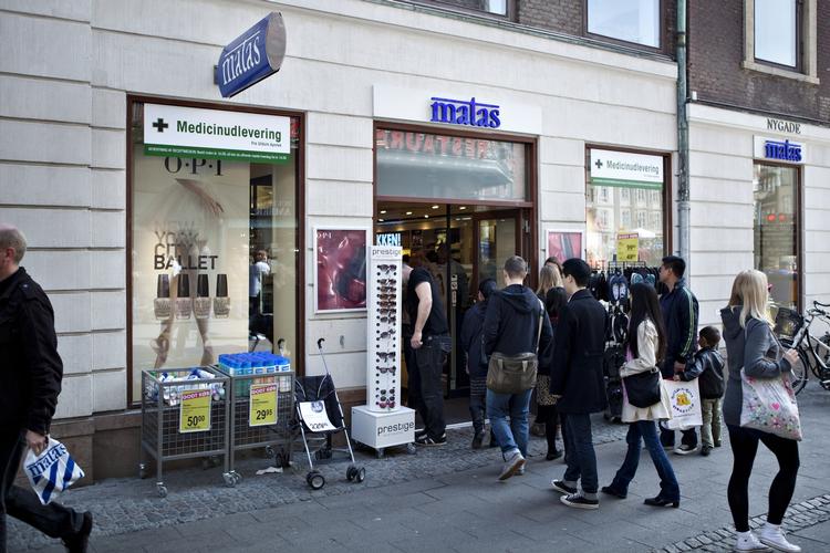 Loyalitet. Club Matas har 1,2 millioner medlemmer, der ved at vise et plastikkort i butikkerne kan optjene point, hver gang de bruger penge. 