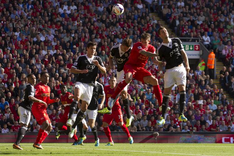 Fordel. På hjemmebane skal Daniel Aggers Liverpool helst vinde og i hvert fald ikke tabe mod Crystal Palace. 