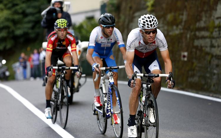 Revanche. Alejandro Valverde (tv), Vincenzo Nibali (i midten) og verdensmesteren Rui Costa (th) er tre af de store favoritter i sæsonens sidste store landevejsudfordring. 
