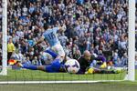 Genvalg. Agüero bankede ind til City-føring i 45. minut. 