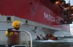AKTION. Greenpeacemedlemmerne fotograferetunder protesten ved den russiske boreplatform. 