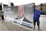 arbejdertække. Venstre flirter med den danske arbejder på dette års landsmøde. Sådan så det ud under Venstres forrige valgturné i 2011. 